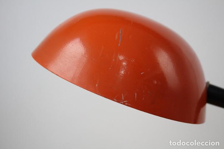 Vintage: L&aacute;mpara de mesa flexo. Naranja. Vintage. - Foto 6