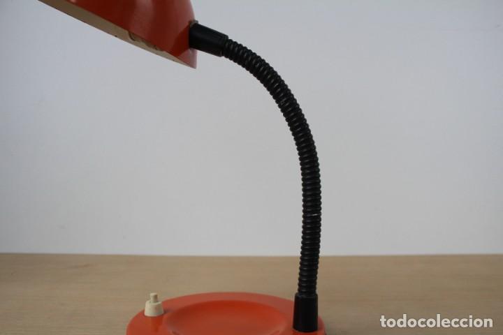 Vintage: L&aacute;mpara de mesa flexo. Naranja. Vintage. - Foto 9