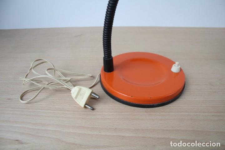 Vintage: L&aacute;mpara de mesa flexo. Naranja. Vintage. - Foto 10