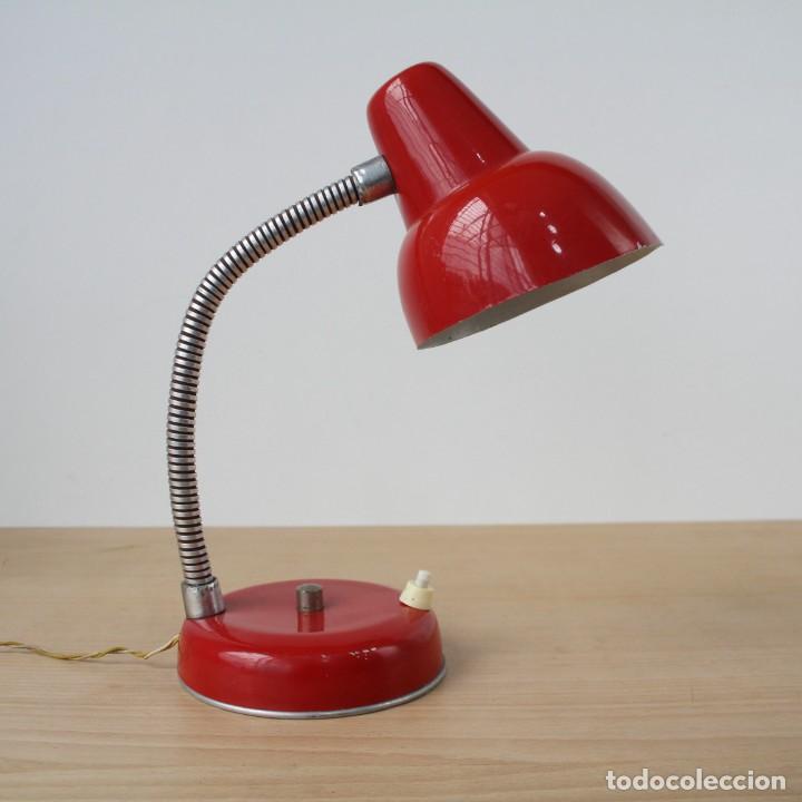 Vintage: L&aacute;mpara de mesa flexo. Rojo. Vintage. - Foto 1
