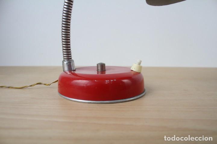 Vintage: L&aacute;mpara de mesa flexo. Rojo. Vintage. - Foto 5