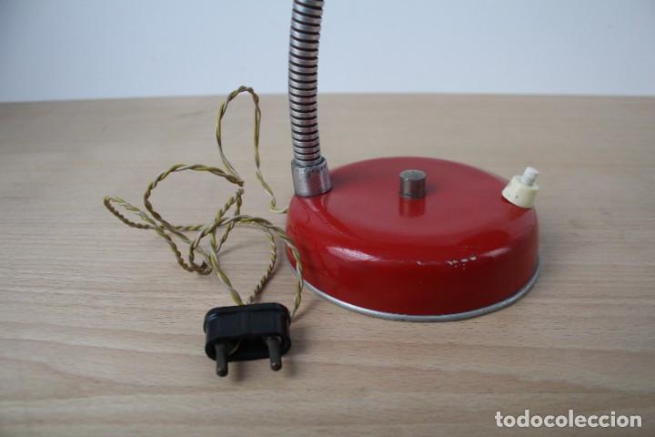 Vintage: L&aacute;mpara de mesa flexo. Rojo. Vintage. - Foto 6
