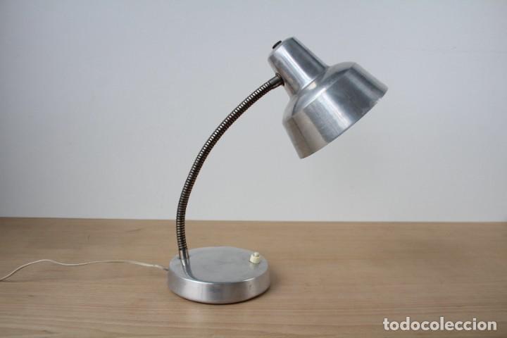Vintage: L&aacute;mpara de mesa flexo. Aluminio. Vintage. - Foto 2