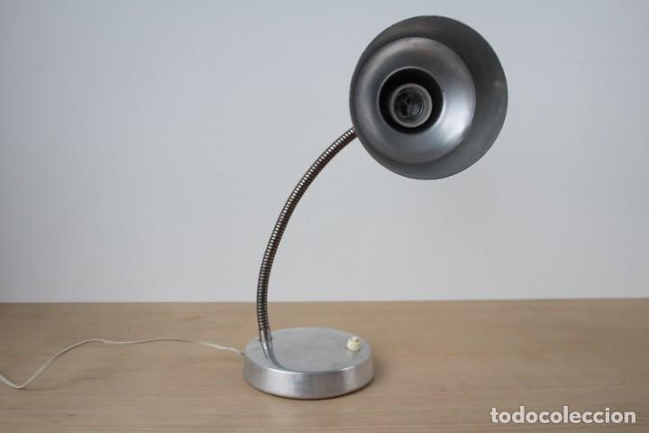Vintage: L&aacute;mpara de mesa flexo. Aluminio. Vintage. - Foto 3