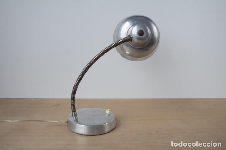 Vintage: L&aacute;mpara de mesa flexo. Aluminio. Vintage. - Foto 4