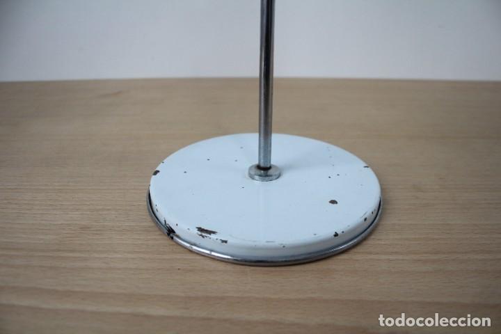 Vintage: L&aacute;mpara de mesa flexo. Blanco. Vintage. - Foto 4