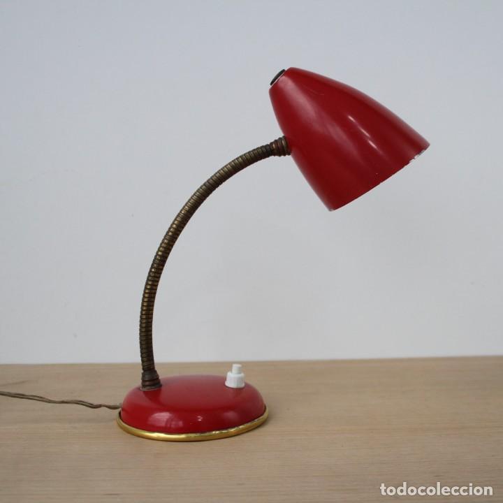 Vintage: L&aacute;mpara de mesa flexo. Rojo. Vintage. - Foto 1