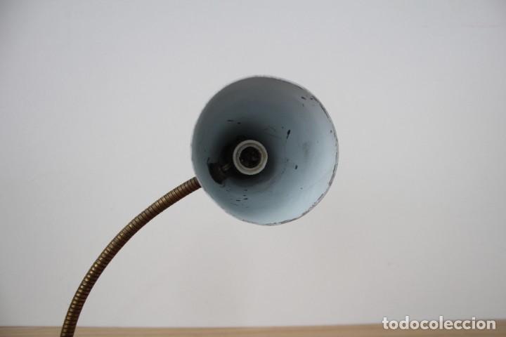 Vintage: L&aacute;mpara de mesa flexo. Rojo. Vintage. - Foto 4