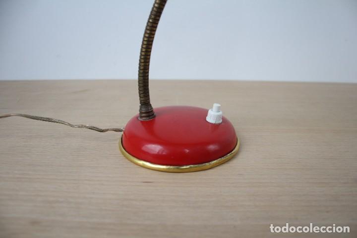 Vintage: L&aacute;mpara de mesa flexo. Rojo. Vintage. - Foto 6