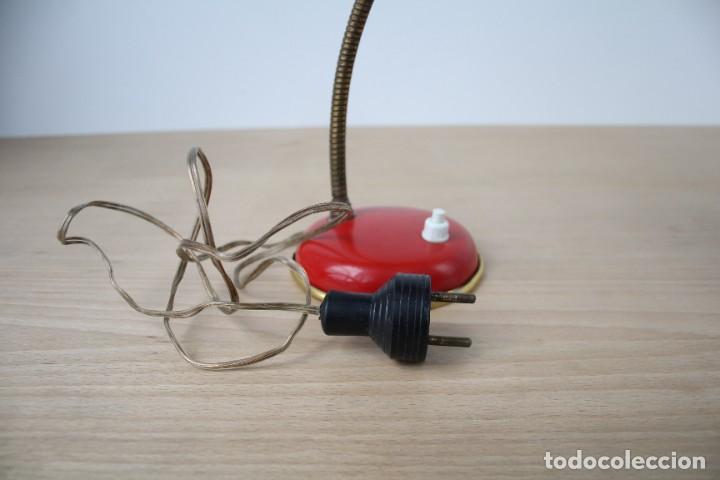 Vintage: L&aacute;mpara de mesa flexo. Rojo. Vintage. - Foto 7