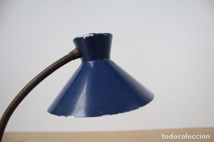 Vintage: L&aacute;mpara de mesa flexo. Azul. Vintage. - Foto 4