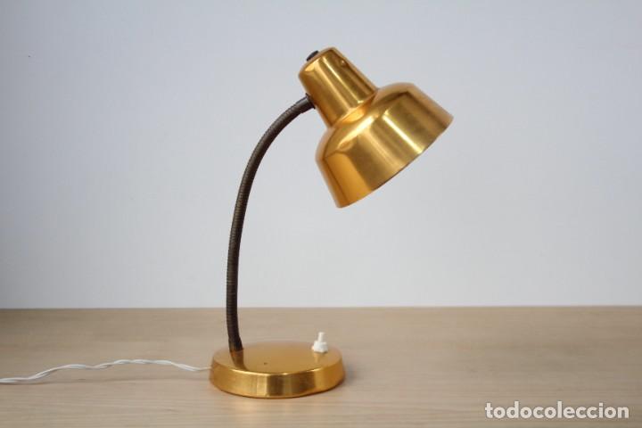 Vintage: L&aacute;mpara de mesa flexo. Dorado. Vintage. - Foto 2