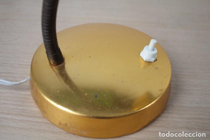Vintage: L&aacute;mpara de mesa flexo. Dorado. Vintage. - Foto 4