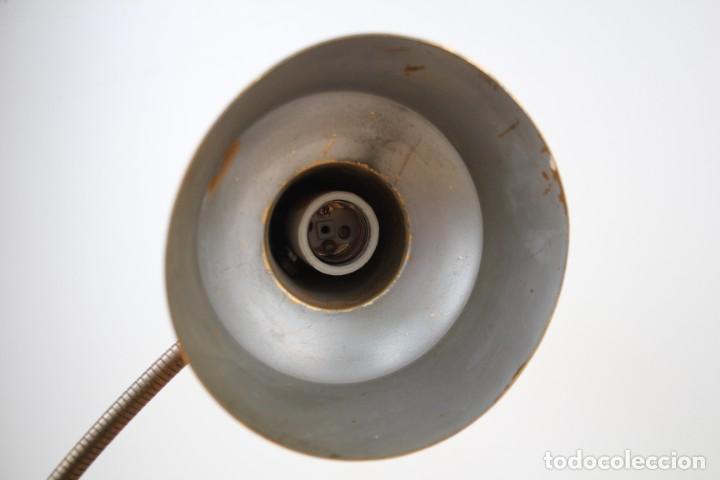 Vintage: L&aacute;mpara de mesa flexo. Dorado. Vintage. - Foto 6
