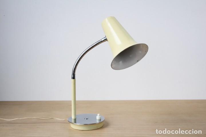 Vintage: L&aacute;mpara de mesa flexo. Blanco. Vintage. - Foto 1