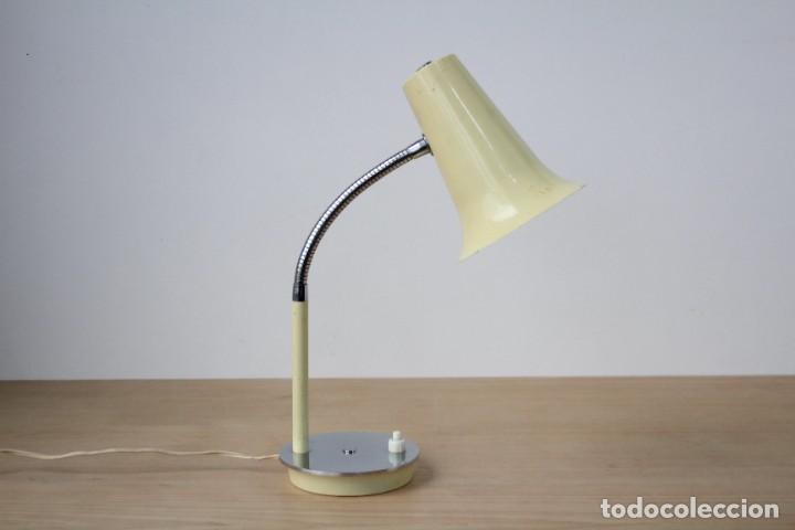 Vintage: L&aacute;mpara de mesa flexo. Blanco. Vintage. - Foto 2