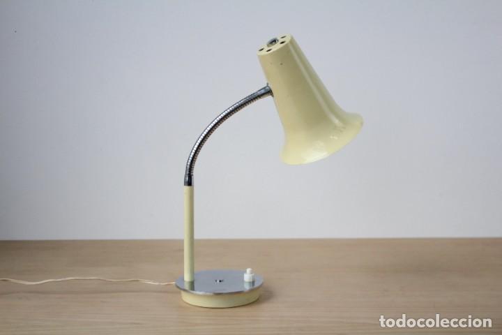 Vintage: L&aacute;mpara de mesa flexo. Blanco. Vintage. - Foto 3