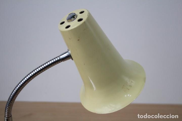 Vintage: L&aacute;mpara de mesa flexo. Blanco. Vintage. - Foto 4