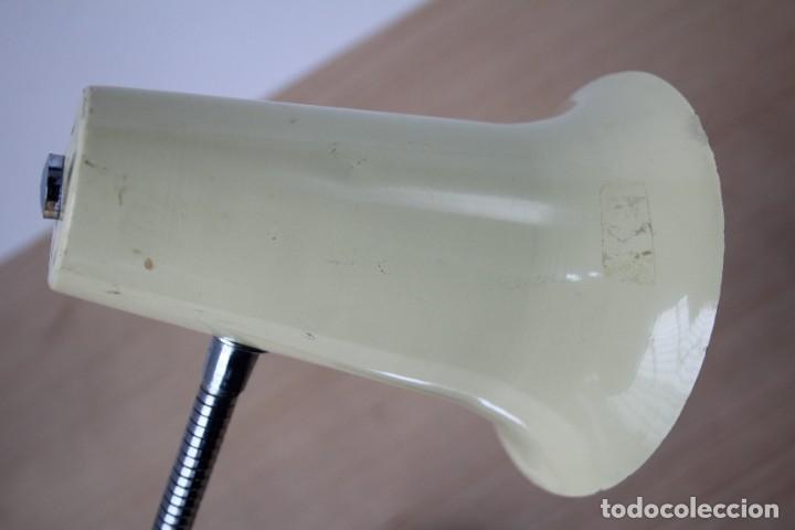 Vintage: L&aacute;mpara de mesa flexo. Blanco. Vintage. - Foto 5