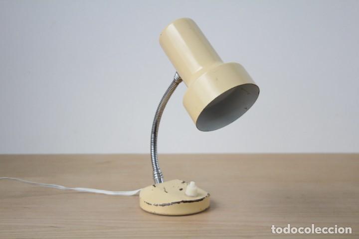 Vintage: Peque&ntilde;a l&aacute;mpara de mesa flexo. Beige. Marca Luxus.. - Foto 2