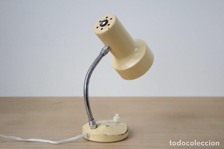 Vintage: Peque&ntilde;a l&aacute;mpara de mesa flexo. Beige. Marca Luxus.. - Foto 3
