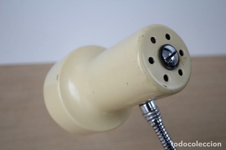 Vintage: Peque&ntilde;a l&aacute;mpara de mesa flexo. Beige. Marca Luxus.. - Foto 5