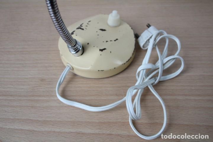 Vintage: Peque&ntilde;a l&aacute;mpara de mesa flexo. Beige. Marca Luxus.. - Foto 7