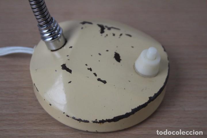 Vintage: Peque&ntilde;a l&aacute;mpara de mesa flexo. Beige. Marca Luxus.. - Foto 8