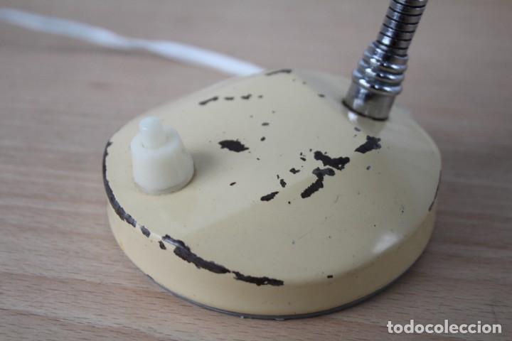 Vintage: Peque&ntilde;a l&aacute;mpara de mesa flexo. Beige. Marca Luxus.. - Foto 9