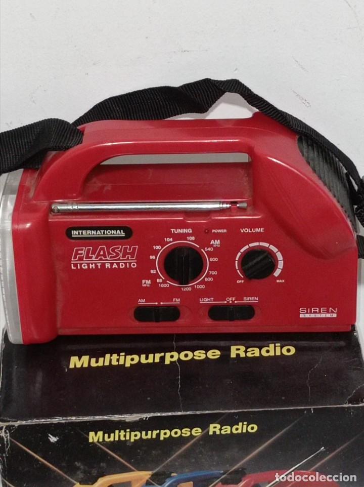 Vintage: ANTIGUA LINTERNA RADIO EN SU CAJA (FUNCIONA) - Foto 2