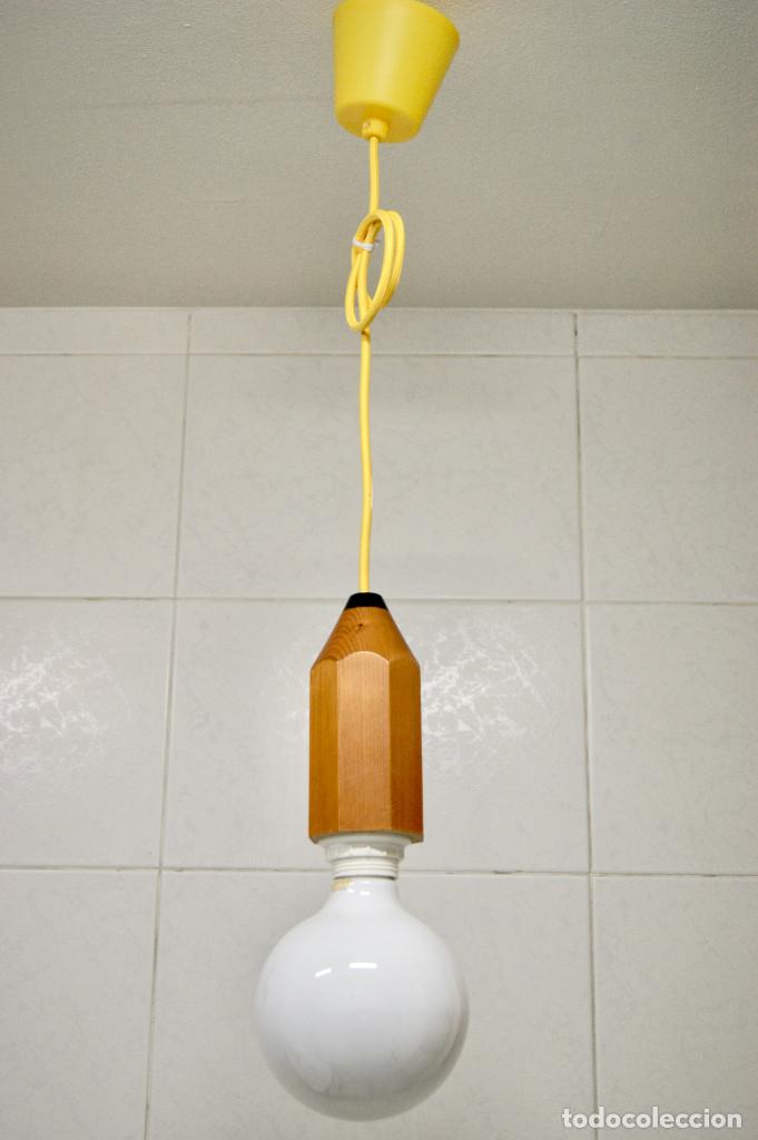 Vintage: lampara de techo lapicero, madera y amarillo - Foto 2