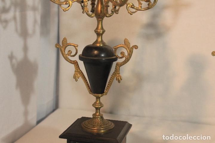 Vintage: PAREJA CANDELABROS BRONCE MARMOL 4 PIES - Foto 4