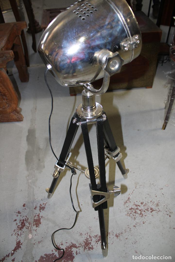 Vintage: lampara de pie con tripode de madera - Foto 3