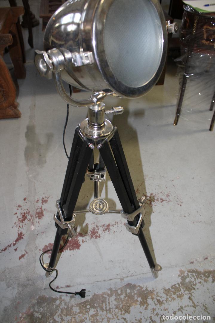 Vintage: lampara de pie con tripode de madera - Foto 1