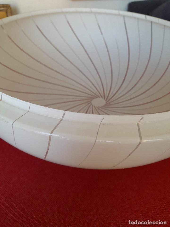 Vintage: Plaf&oacute;n de pl&aacute;stico con decoraci&oacute;n de rayas - Foto 3