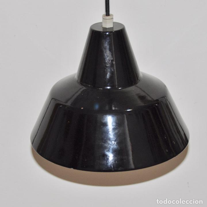 Vintage: L&aacute;mpara metal esmaltado negro - Foto 1