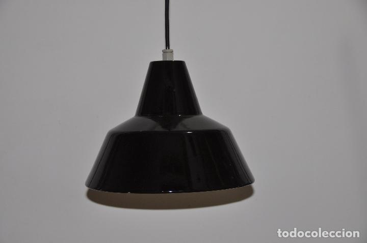 Vintage: L&aacute;mpara metal esmaltado negro - Foto 3