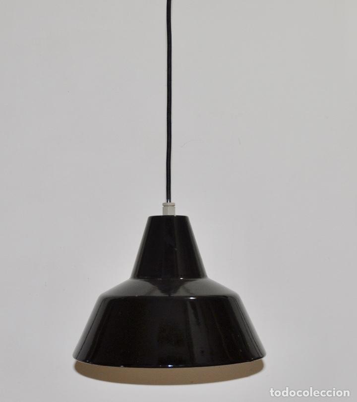 Vintage: L&aacute;mpara metal esmaltado negro - Foto 4