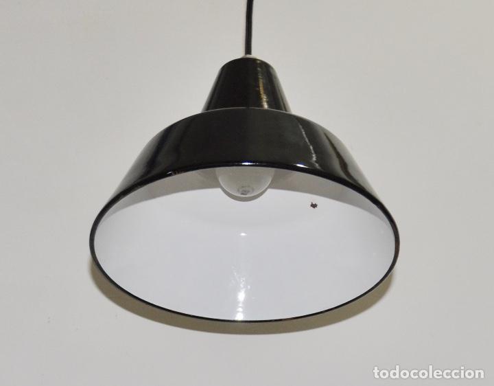 Vintage: L&aacute;mpara metal esmaltado negro - Foto 5