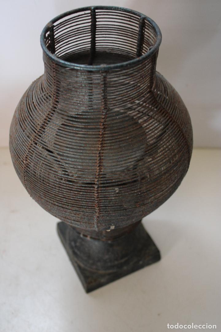 Vintage: farol de hierro fundido y alambre - Foto 2