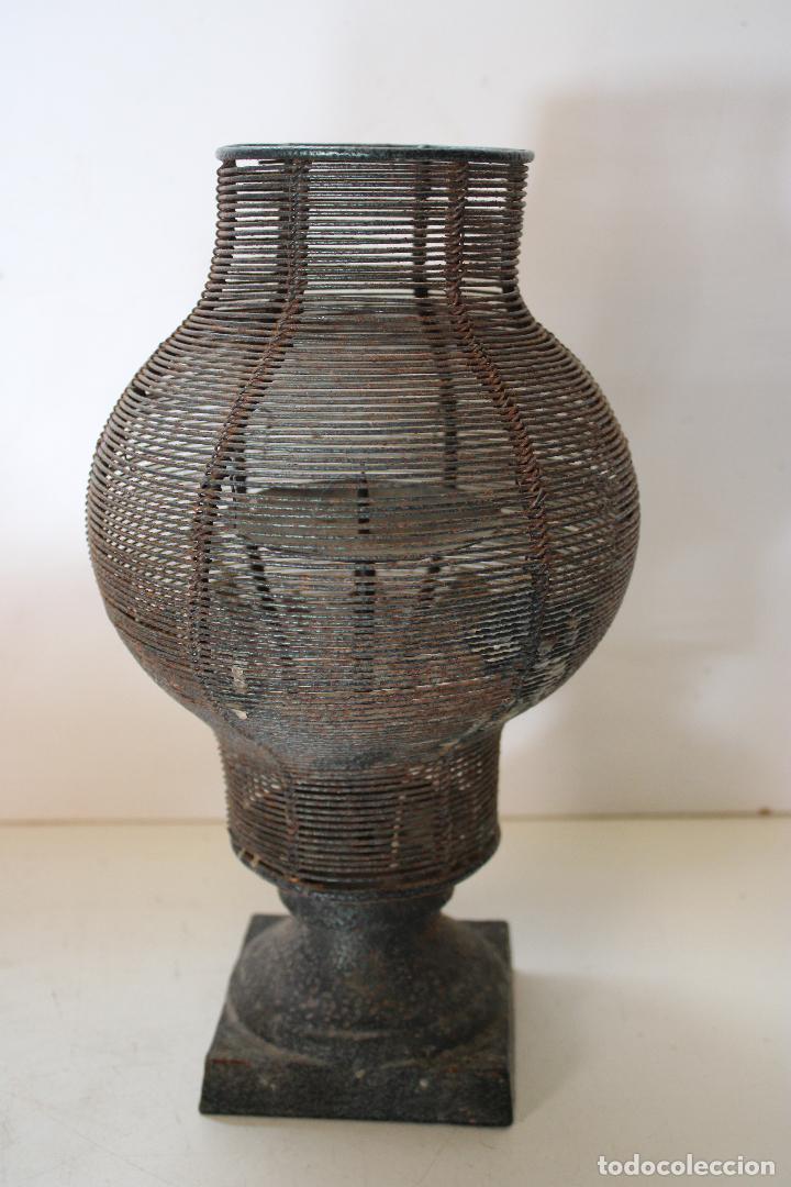 Vintage: farol de hierro fundido y alambre - Foto 1