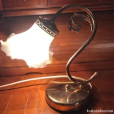 Vintage: LAMPARA MESA METAL DORADA CON TULIPA. Lote 348763688