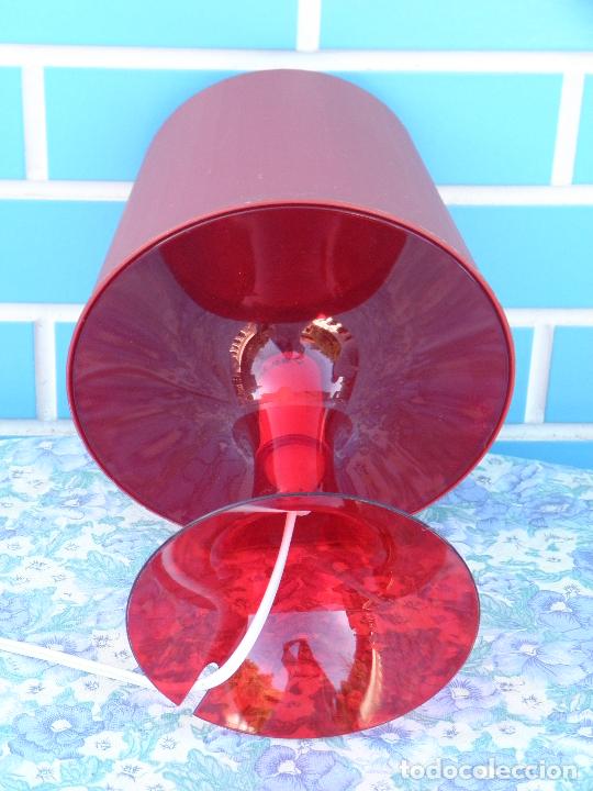 Vintage: Moderna l&aacute;mpara de mesa color rojo - Foto 3