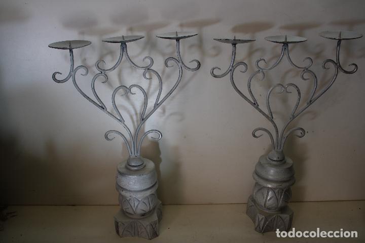 Vintage: pareja de candelabros vintage madera y forja - Foto 1