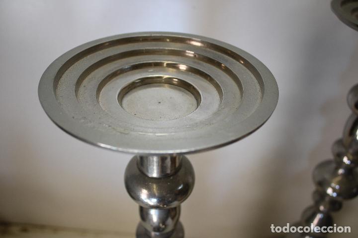 Vintage: 2 candelabros de metal - Foto 4
