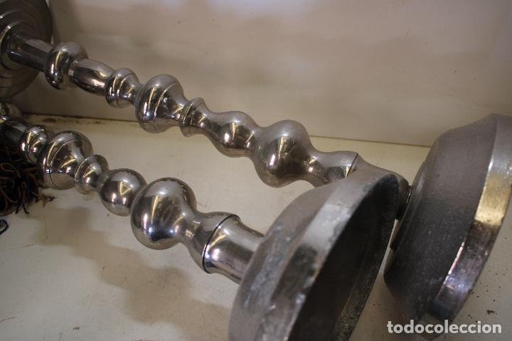 Vintage: 2 candelabros de metal - Foto 5