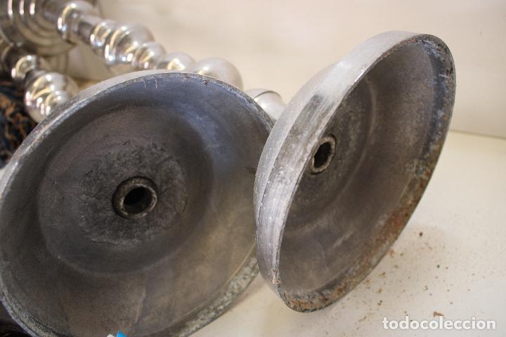 Vintage: 2 candelabros de metal - Foto 6