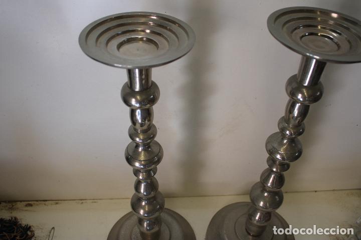 Vintage: 2 candelabros de metal - Foto 7