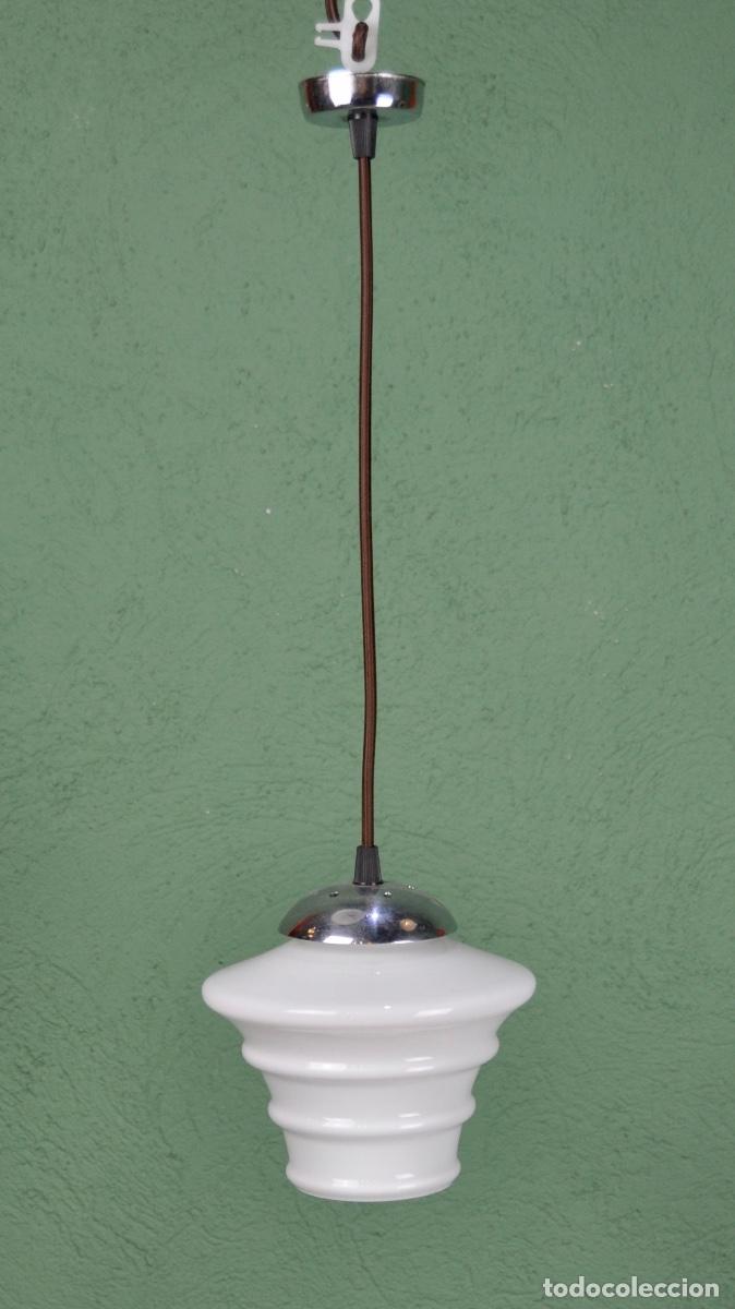 Vintage: L&aacute;mpara opalina blanca con lineas abajo - Foto 3