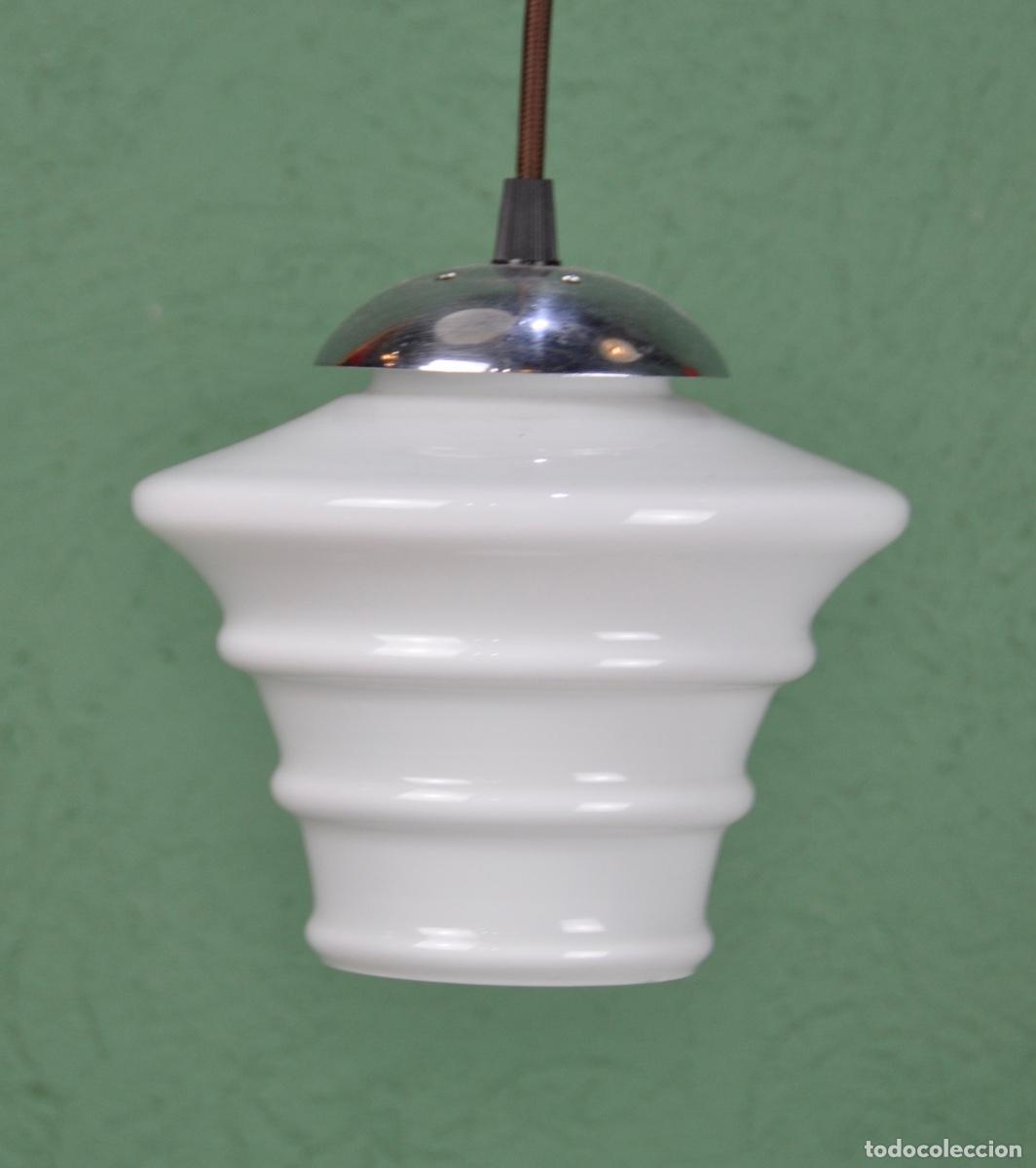 Vintage: L&aacute;mpara opalina blanca con lineas abajo - Foto 4